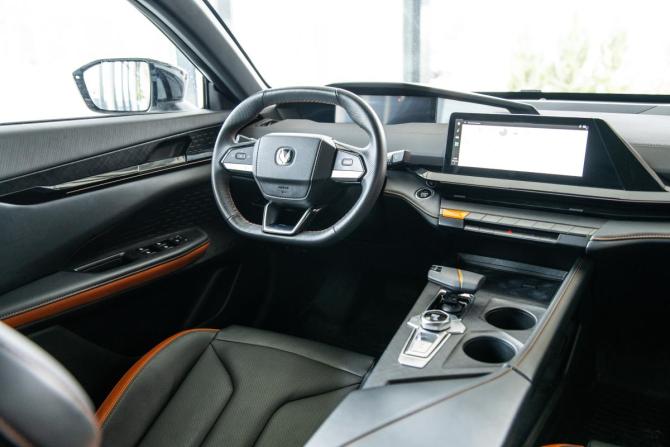 Changan UNI-V I с пробегом 2024 года, цена 3 250 000 рублей, 74973 км, лифтбек, Автокод Объявления