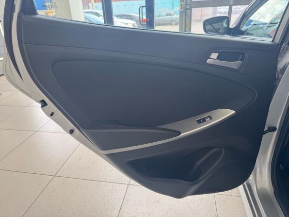 Hyundai Solaris I Рестайлинг с пробегом 2015 года, цена 999 000 рублей, 111808 км, хэтчбек, Автокод Объявления