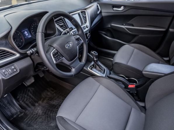 Hyundai Solaris II с пробегом 2018 года, цена 1 551 900 рублей, 55000 км, седан, Автокод Объявления