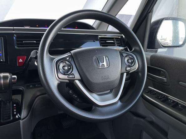 Honda Stepwgn V Рестайлинг с пробегом 2019 года, цена 1 798 000 рублей, 116468 км, минивэн, Автокод Объявления