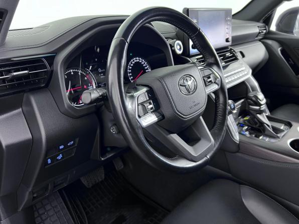 Toyota Land Cruiser 300 Series с пробегом 2023 года, цена 8 670 000 рублей, 133914 км, внедорожник, Автокод Объявления