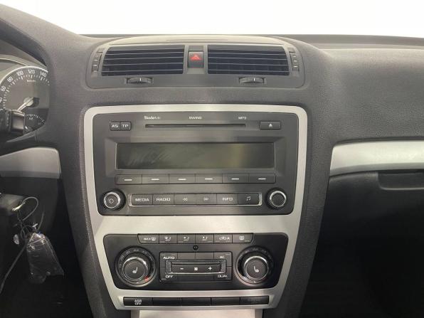 Skoda Octavia II (A5) Рестайлинг с пробегом 2011 года, цена 679 000 рублей, 186233 км, лифтбек, Автокод Объявления