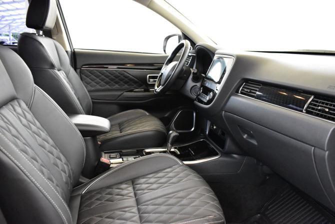 Mitsubishi Outlander III Рестайлинг 3 с пробегом 2022 года, цена 2 500 000 рублей, 59805 км, внедорожник, Автокод Объявления