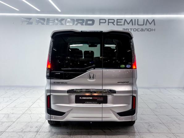Honda Stepwgn V с пробегом 2016 года, цена 2 000 000 рублей, 135497 км, минивэн, Автокод Объявления