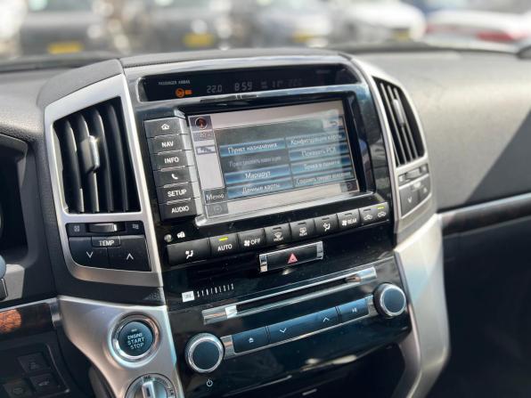 Toyota Land Cruiser 200 Series Рестайлинг 1 с пробегом 2014 года, цена 4 500 000 рублей, 180522 км, внедорожник, Автокод Объявления