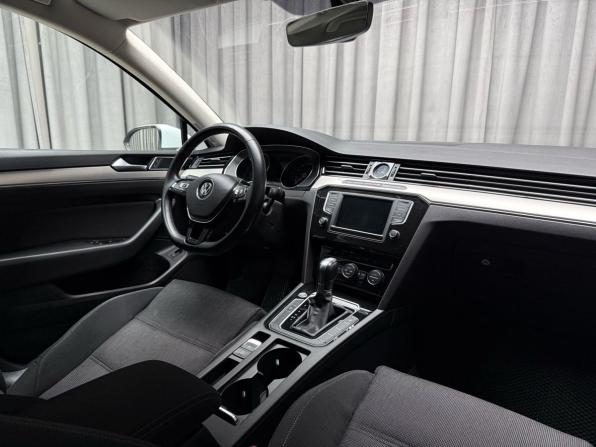 Volkswagen Passat B8 с пробегом 2017 года, цена 1 899 000 рублей, 119000 км, седан, Автокод Объявления