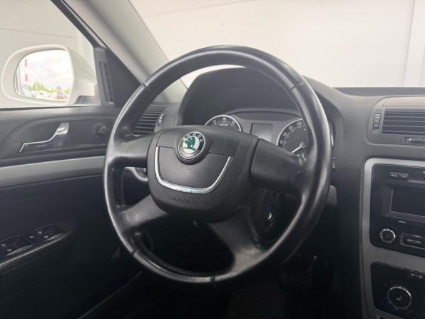 Skoda Octavia II (A5) Рестайлинг с пробегом 2012 года, цена 1 099 000 рублей, 125500 км, лифтбек, Автокод Объявления