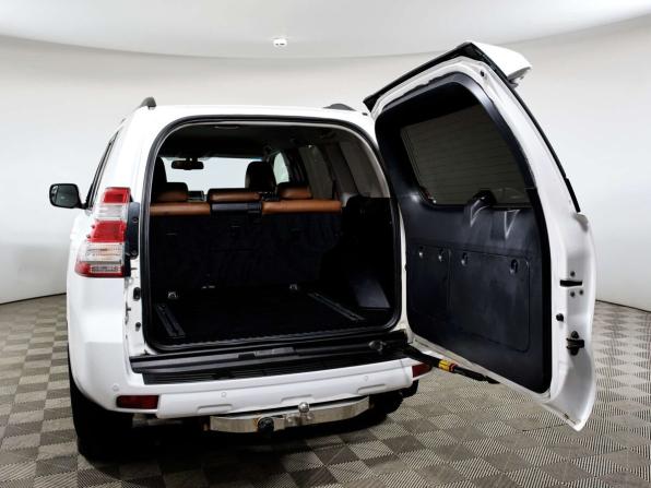 Toyota Land Cruiser Prado 150 Series Рестайлинг 1 с пробегом 2014 года, цена 2 698 000 рублей, 333755 км, внедорожник, Автокод Объявления