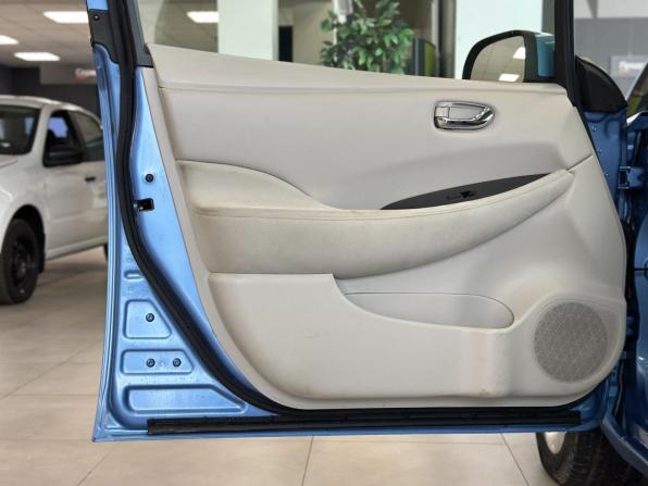 Nissan Leaf I (ZE0/AZE0) с пробегом 2012 года, цена 790 000 рублей, 81296 км, хэтчбек, Автокод Объявления