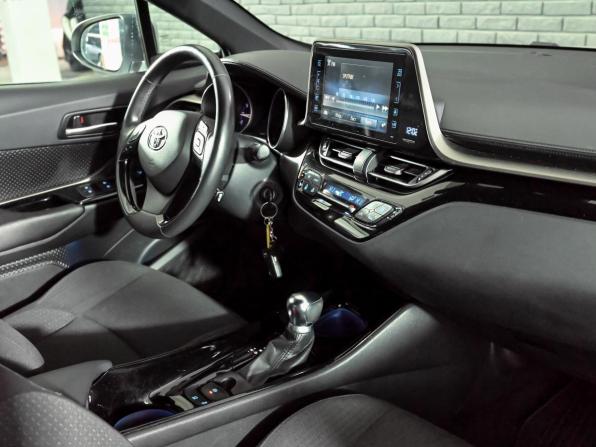 Toyota C-HR I с пробегом 2018 года, цена 2 425 000 рублей, 101966 км, внедорожник, Автокод Объявления