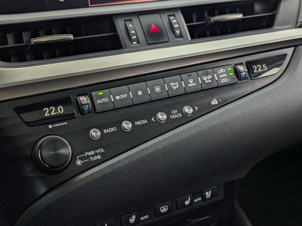 Lexus ES VII с пробегом 2018 года, цена 2 900 000 рублей, 227838 км, седан, Автокод Объявления