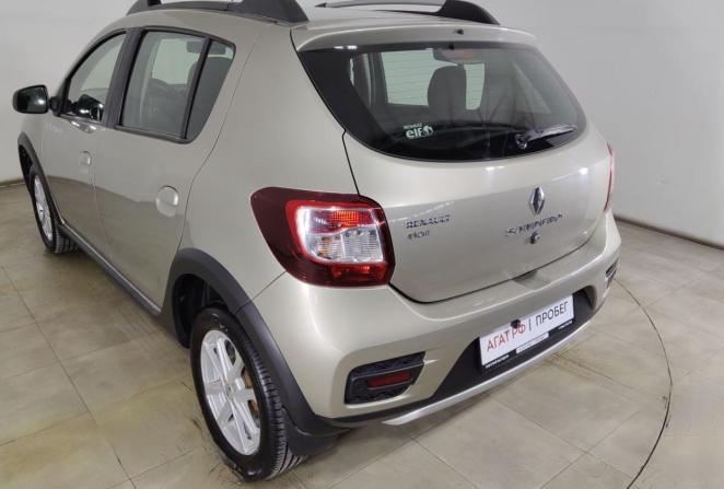 Renault Sandero II с пробегом 2015 года, цена 899 000 рублей, 95387 км, хэтчбек, Автокод Объявления