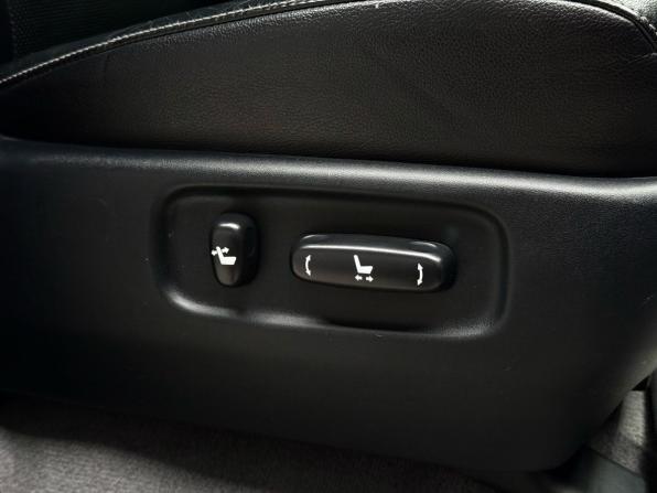 Toyota Land Cruiser 200 Series Рестайлинг 1 с пробегом 2013 года, цена 3 759 000 рублей, 244860 км, внедорожник, Автокод Объявления