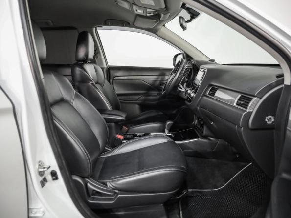 Mitsubishi Outlander III Рестайлинг 3 с пробегом 2020 года, цена 2 049 000 рублей, 197340 км, внедорожник, Автокод Объявления