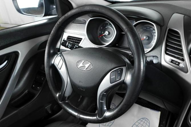 Hyundai Elantra V (MD) Рестайлинг с пробегом 2015 года, цена 959 000 рублей, 282000 км, седан, Автокод Объявления