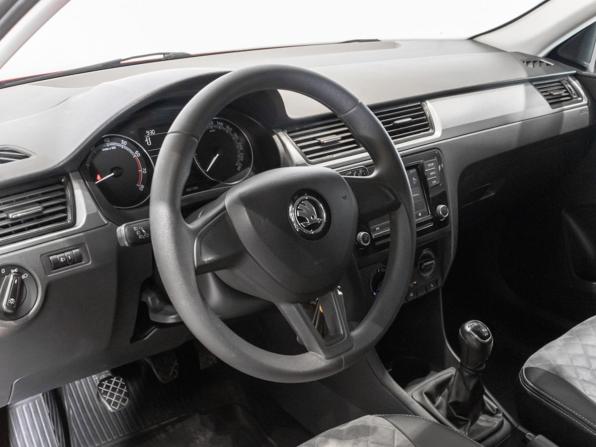 Skoda Rapid I Рестайлинг с пробегом 2019 года, цена 1 250 000 рублей, 120000 км, лифтбек, Автокод Объявления