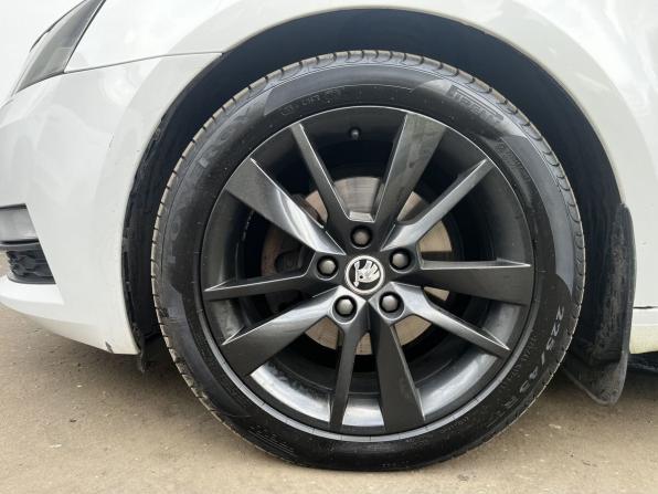 Skoda Octavia III (A7) Рестайлинг с пробегом 2018 года, цена 1 830 000 рублей, 232209 км, лифтбек, Автокод Объявления