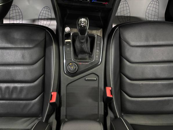 Volkswagen Tiguan II Рестайлинг с пробегом 2021 года, цена 4 080 000 рублей, 63484 км, внедорожник, Автокод Объявления