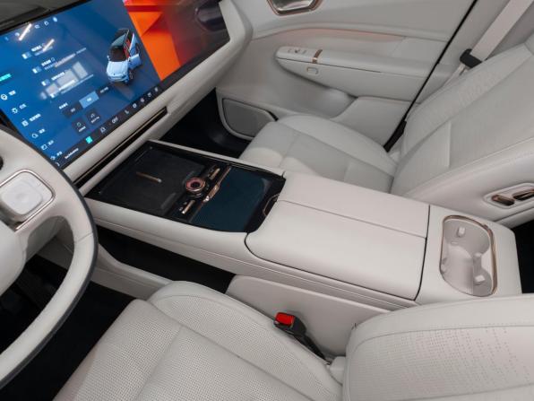 Lynk &amp; Co 900 с пробегом 2026 года, цена 8 350 000 рублей, 27 км, внедорожник, Автокод Объявления
