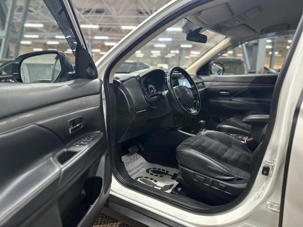 Mitsubishi Outlander III Рестайлинг 3 с пробегом 2022 года, цена 2 370 000 рублей, 147409 км, внедорожник, Автокод Объявления