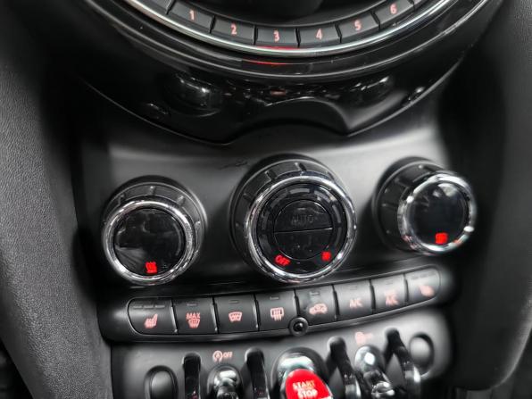 Mini Hatch III (F55/F56) Рестайлинг с пробегом 2019 года, цена 1 698 000 рублей, 143151 км, хэтчбек, Автокод Объявления