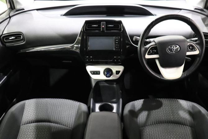 Toyota Prius IV (XW50) с пробегом 2017 года, цена 1 500 000 рублей, 105483 км, лифтбек, Автокод Объявления