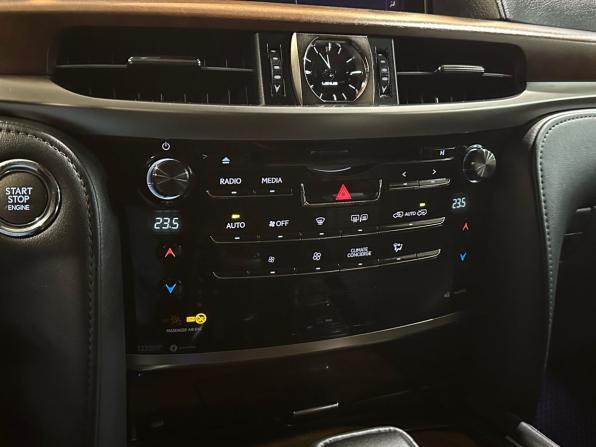 Lexus LX III Рестайлинг 2 с пробегом 2015 года, цена 6 499 900 рублей, 173434 км, внедорожник, Автокод Объявления