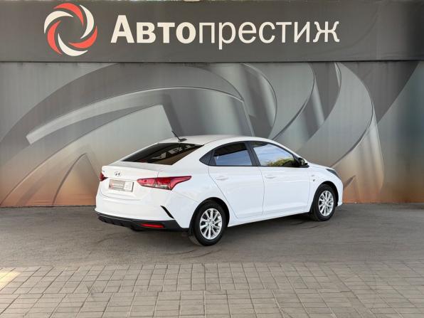 Hyundai Solaris II Рестайлинг с пробегом 2021 года, цена 1 369 000 рублей, 117488 км, седан, Автокод Объявления