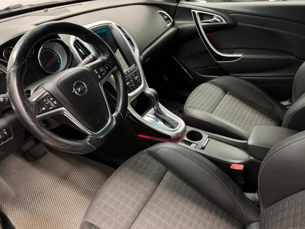 Opel Astra J Рестайлинг с пробегом 2013 года, цена 836 000 рублей, 141961 км, хэтчбек, Автокод Объявления