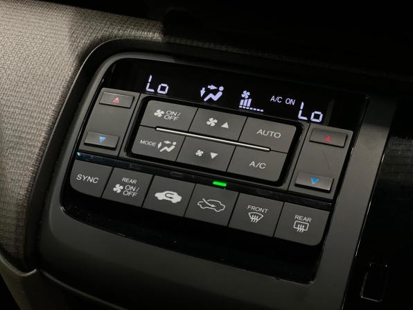 Honda Stepwgn V с пробегом 2017 года, цена 1 599 000 рублей, 202918 км, минивэн, Автокод Объявления