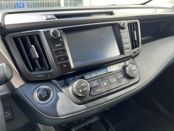 Toyota RAV4 IV (XA40) Рестайлинг с пробегом 2018 года, цена 2 099 000 рублей, 215000 км, внедорожник, Автокод Объявления