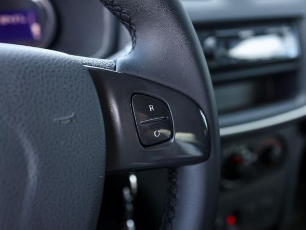 Renault Sandero II с пробегом 2017 года, цена 969 000 рублей, 98363 км, хэтчбек, Автокод Объявления