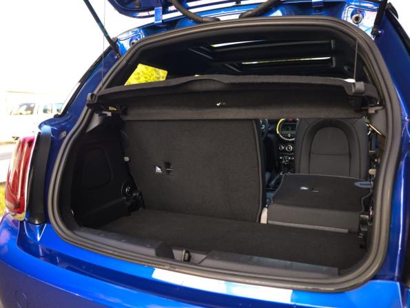 Mini Hatch III (F55/F56) Рестайлинг с пробегом 2020 года, цена 2 399 000 рублей, 82000 км, хэтчбек, Автокод Объявления
