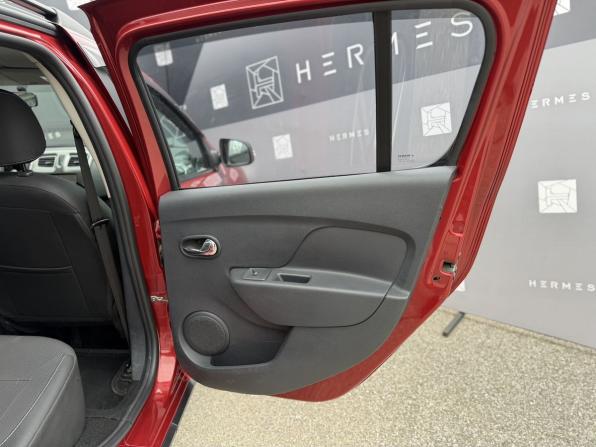 Renault Sandero II Рестайлинг с пробегом 2021 года, цена 1 399 000 рублей, 43269 км, хэтчбек, Автокод Объявления