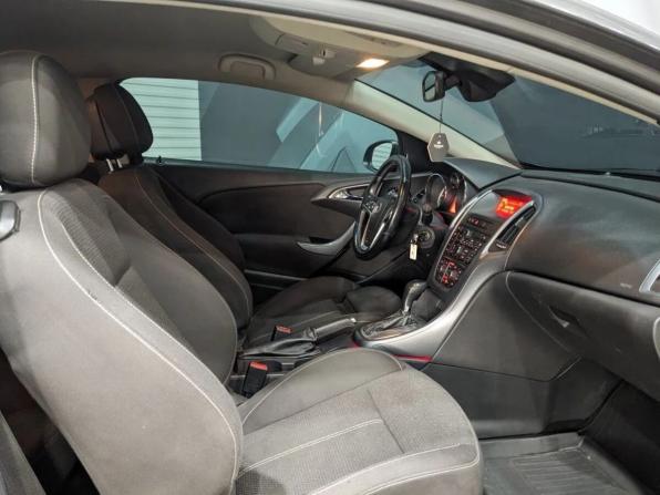 Opel Astra J Рестайлинг с пробегом 2012 года, цена 570 000 рублей, 260000 км, хэтчбек, Автокод Объявления