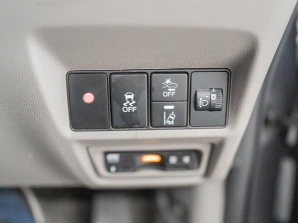 Honda Stepwgn V Рестайлинг с пробегом 2019 года, цена 1 700 000 рублей, 62809 км, минивэн, Автокод Объявления