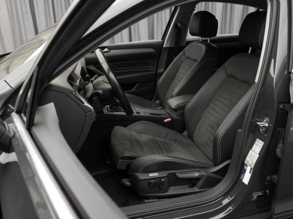 Volkswagen Passat B8 Рестайлинг с пробегом 2021 года, цена 2 450 000 рублей, 102773 км, седан, Автокод Объявления