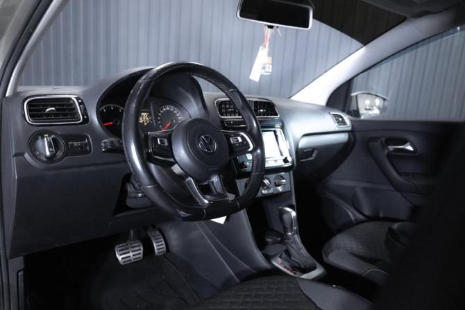 Volkswagen Polo V Рестайлинг с пробегом 2018 года, цена 1 176 000 рублей, 231378 км, седан, Автокод Объявления