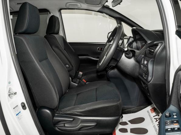 Toyota Noah III (R80) Рестайлинг с пробегом 2017 года, цена 1 950 000 рублей, 174263 км, минивэн, Автокод Объявления