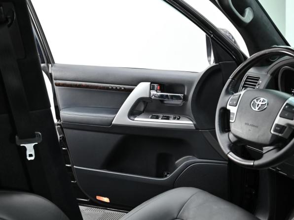 Toyota Land Cruiser 200 Series Рестайлинг 1 с пробегом 2013 года, цена 2 949 000 рублей, 155000 км, внедорожник, Автокод Объявления