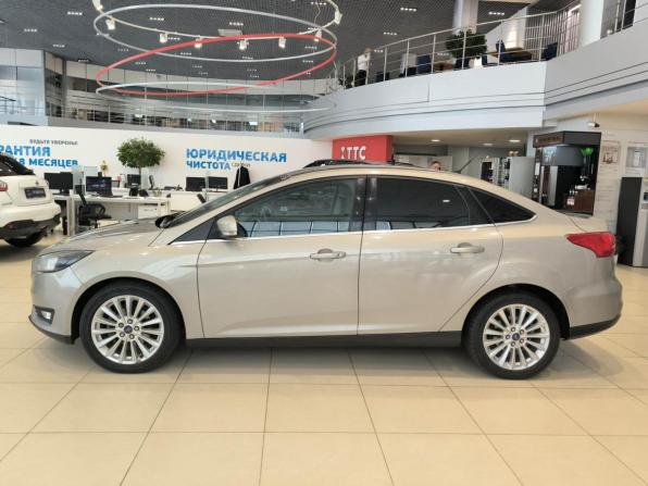 Ford Focus III Рестайлинг с пробегом 2015 года, цена 557 000 рублей, 317939 км, седан, Автокод Объявления