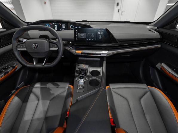 Changan UNI-V I с пробегом 2023 года, цена 2 330 000 рублей, 23872 км, лифтбек, Автокод Объявления