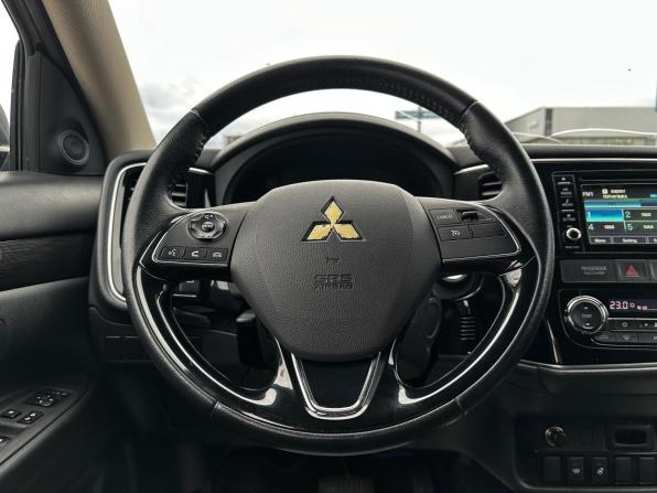 Mitsubishi Outlander III Рестайлинг 2 с пробегом 2017 года, цена 1 995 000 рублей, 109215 км, внедорожник, Автокод Объявления