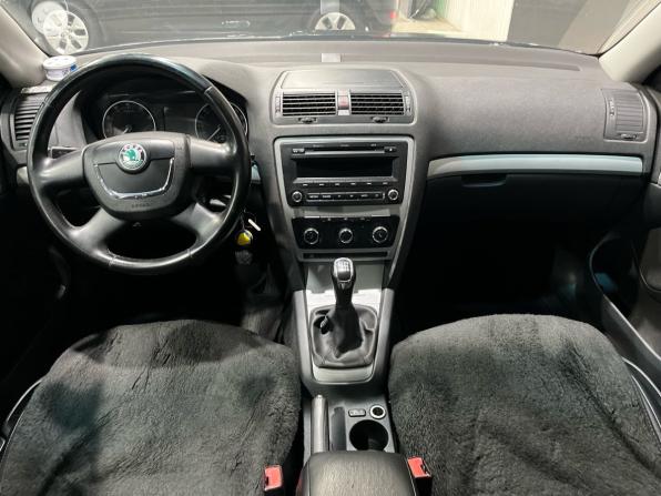 Skoda Octavia II (A5) Рестайлинг с пробегом 2012 года, цена 675 000 рублей, 292452 км, лифтбек, Автокод Объявления