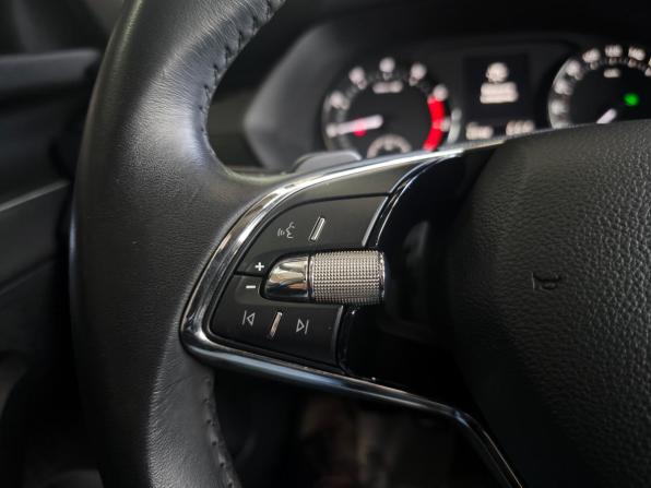 Skoda Octavia IV (A8) с пробегом 2021 года, цена 2 330 000 рублей, 63000 км, лифтбек, Автокод Объявления