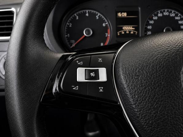 Volkswagen Polo V Рестайлинг с пробегом 2018 года, цена 1 349 000 рублей, 40583 км, седан, Автокод Объявления