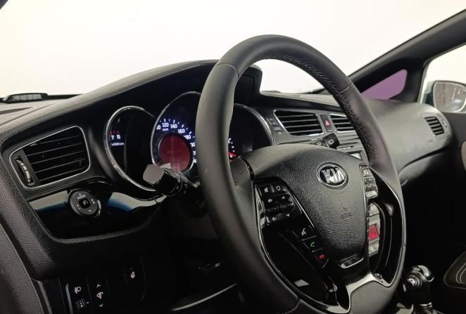 Kia Ceed II с пробегом 2015 года, цена 965 000 рублей, 177228 км, хэтчбек, Автокод Объявления