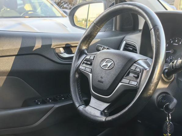 Hyundai Solaris II с пробегом 2017 года, цена 989 000 рублей, 192222 км, седан, Автокод Объявления
