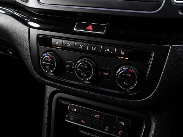Volkswagen Sharan II Рестайлинг с пробегом 2016 года, цена 1 629 000 рублей, 109770 км, минивэн, Автокод Объявления