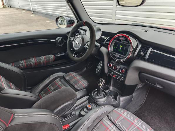 Mini Hatch III (F55/F56) Рестайлинг с пробегом 2021 года, цена 2 890 000 рублей, 70396 км, хэтчбек, Автокод Объявления